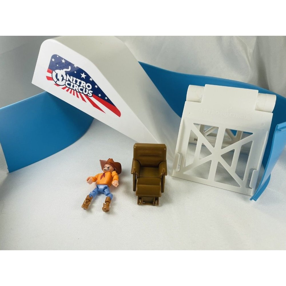 HEXBUG Nitro Circus Freestyle Ramp Play Set With Cowboy Stunt
